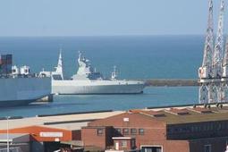 SAS Spioenkop F-147 - entering Port Elizabeth harbour