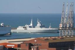 SAS Spioenkop F-147 - entering Port Elizabeth harbour