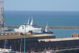 SAS Spioenkop F-147 - entering Port Elizabeth harbour